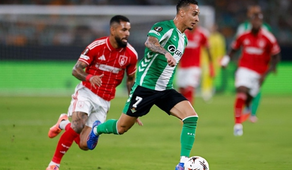 Antony rực sáng, Betis thoát thua trước Nottingham Forest ở Europa League