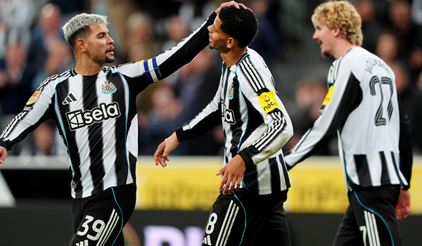 Guimaraes kiến tạo đẳng cấp, Newcastle đại thắng Bradford tiến bước ở Carabao Cup