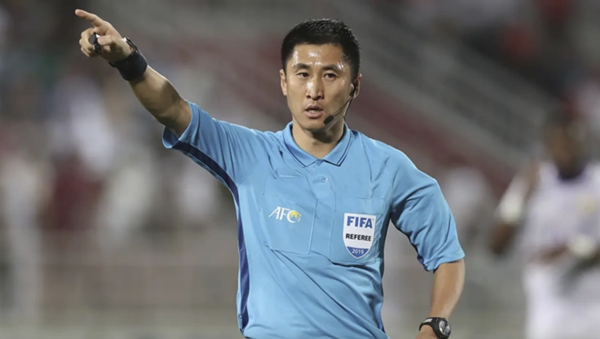 Jay Idzes thất vọng: “Tôi muốn bắt tay trọng tài, nhưng họ đã từ chối”