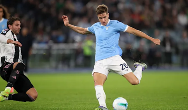 Basic lập siêu phẩm, Lazio quật ngã Juventus trên sân Olimpico