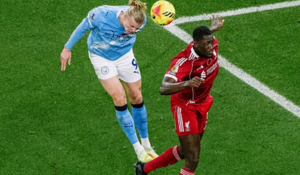 Gary Neville: Arsenal chơi hay hơn, nhưng Man City nguy hiểm hơn khi vào guồng