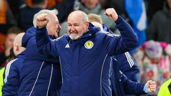 HLV Clarke sửng sốt với 3 siêu phẩm đưa Scotland trở lại World Cup sau 28 năm