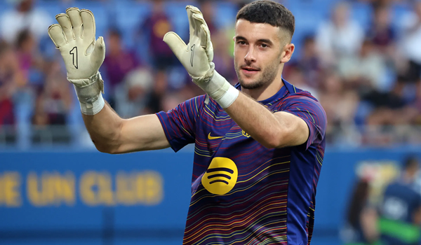 Barcelona lo sốt vó: Joan Garcia khập khiễng sau trận thắng Real Betis