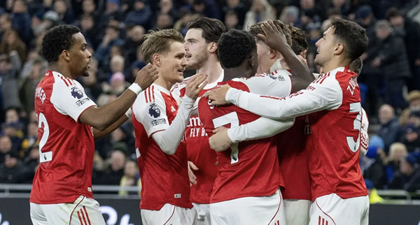 Arsenal dẫn đầu bảng nhưng lo sợ bóng ma Man City trong cuộc đua vô địch