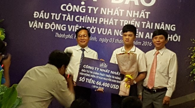 Thần đồng cờ vua Anh Khôi nhận tài trợ lớn