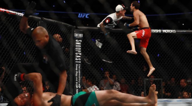 Võ sĩ UFC đá ngất đối thủ chỉ sau 26 giây