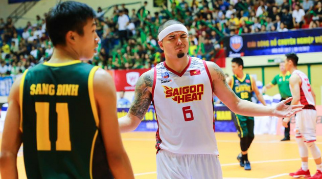 Việt Arnold phá kỷ lục VBA, Saigon Heat hạ Cantho Catfish ở hiệp phụ