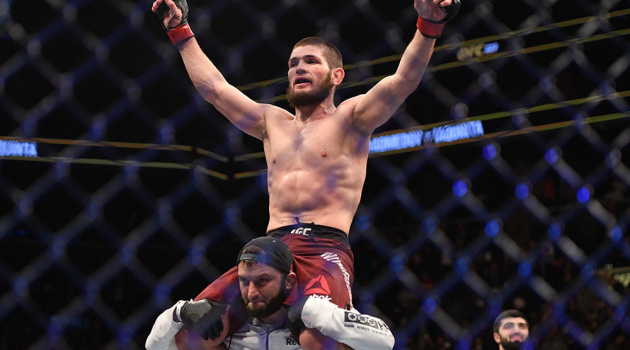 Conor McGregor bị 'kẻ thù' giật chiếc đai hạng nhẹ