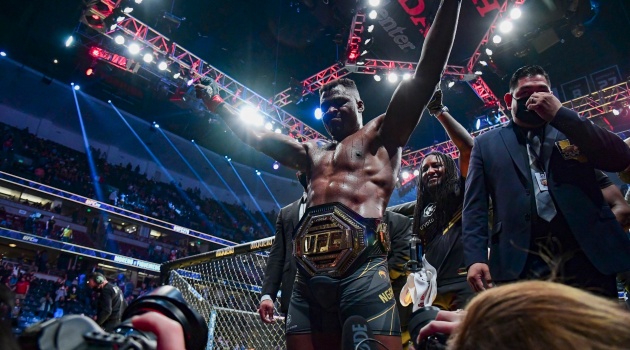 Chủ tịch UFC từ chối trao đai cho nhà vô địch