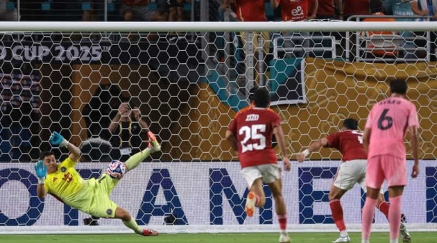 Trezeguet bị phạt nặng vì phá luật sút penalty ở FIFA Club World Cup