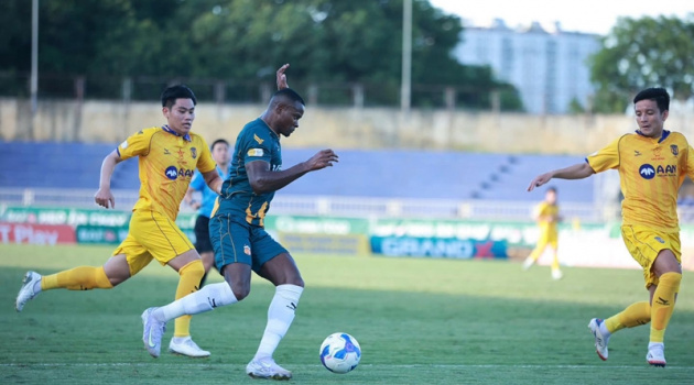 Sông Lam Nghệ An đàm phán hai ngoại binh để chuẩn bị cho mùa giải mới