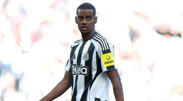 Alexander Isak gây hiệu ứng domino, Newcastle lo ngại mất trụ cột