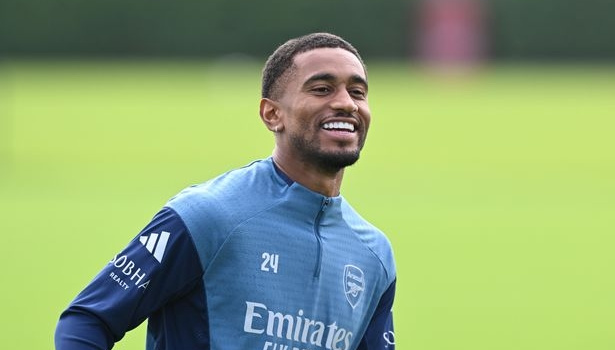 Fabrizio Romano xác nhận: Reiss Nelson rời Arsenal, cập bến Brentford