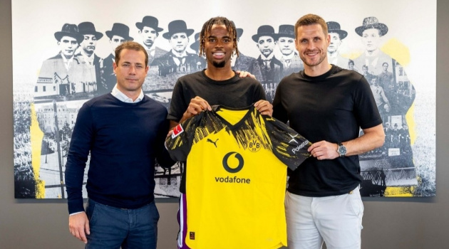 Borussia Dortmund chính thức chiêu mộ Carney Chukwuemeka từ Chelsea với giá 24 triệu bảng