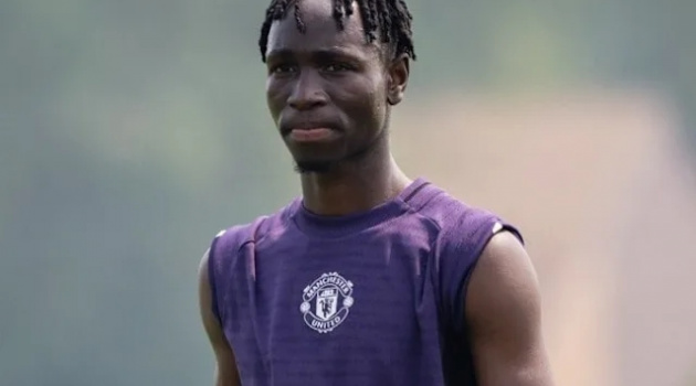 “Viên ngọc thô” Sekou Kone ở lại MU, lời giải bất ngờ cho bài toán tuyến giữa