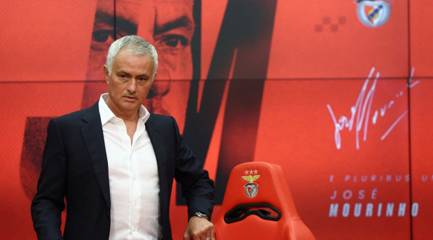 Jose Mourinho chính thức trở lại Benfica, chuẩn bị đại chiến Chelsea