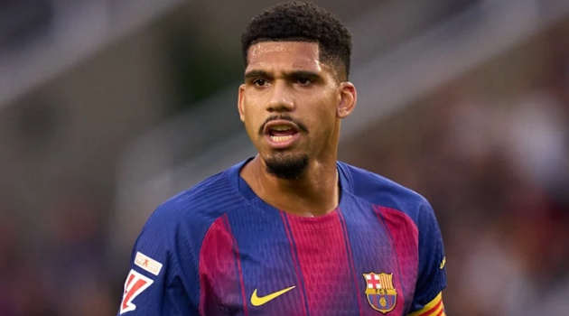 Chelsea nhắm Ronald Araujo: Giải pháp cho khủng hoảng hàng thủ