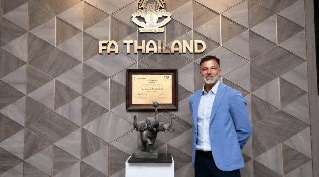 Anthony Hudson trở thành HLV trưởng mới của đội tuyển Thái Lan sau sa thải Ishii