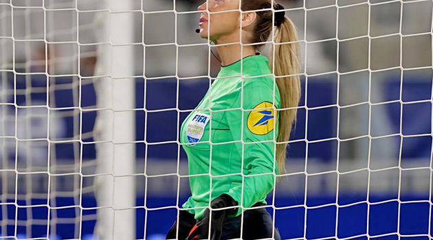 Nữ trọng tài Manuela Nicolosi tiết lộ góc khuất bị từ chối thăng hạng vì quá nổi bật