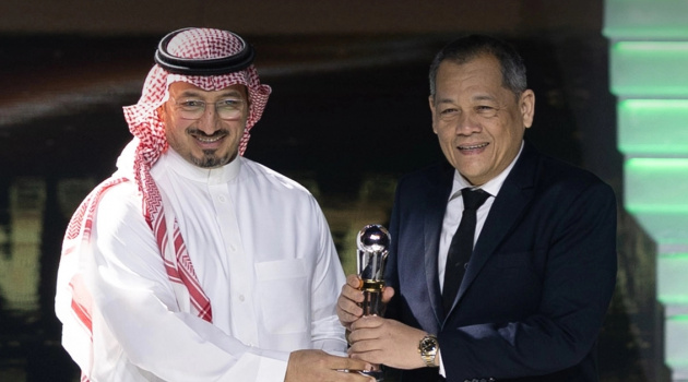 Bê bối nhập tịch, chủ tịch Malaysia vẫn bay sang Ả Rập Xê Út nhận giải thưởng