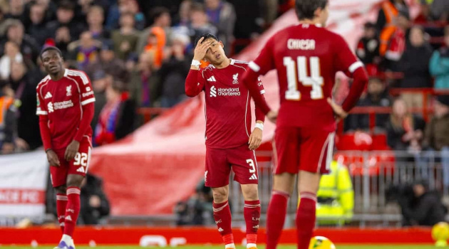 Oliver Glasner gay gắt: Gọi đội hình Liverpool yếu là thiếu tôn trọng