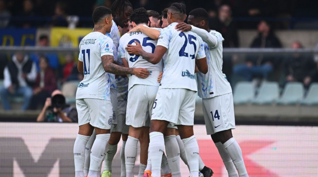 Inter Milan thắng kịch tính Verona nhờ bàn phản lưới phút bù giờ, áp sát ngôi đầu Napoli