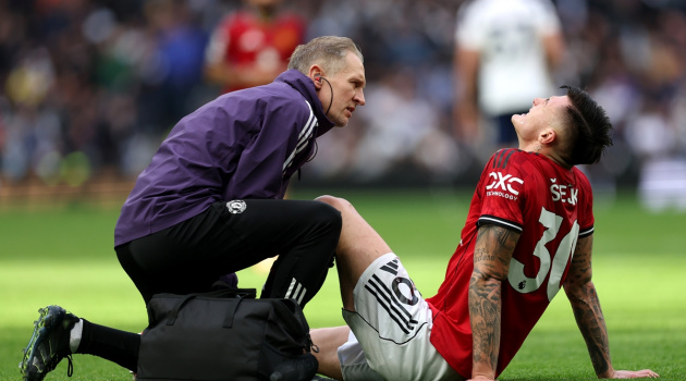 Nỗi lo Benjamin Sesko chấn thương đầu gối dài hạn, Amorim úp mở chuyển nhượng