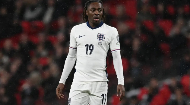 CĐV Arsenal bức xúc với phóng viên ITV vì câu hỏi về siêu phẩm của Eberechi Eze