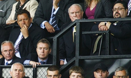 Russell King dụ dỗ Sven-Goran Eriksson vào vụ lừa đảo thế kỷ của bóng đá Anh