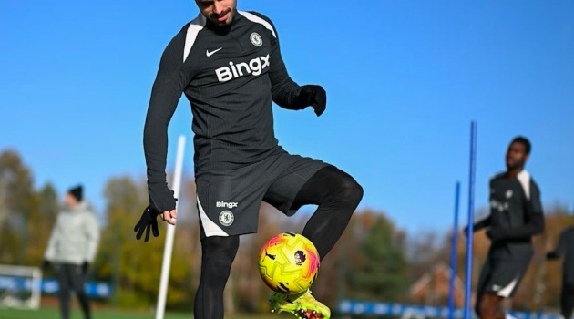 Chelsea đón tin vui kép từ sân tập: Pedro Neto và trung vệ thép Benoit Badiashile tái xuất