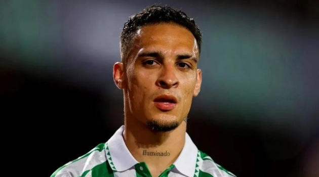 Antony xin lỗi sau thẻ đỏ gây tiếc nuối: Betis mất trụ cột trước derby Sevilla