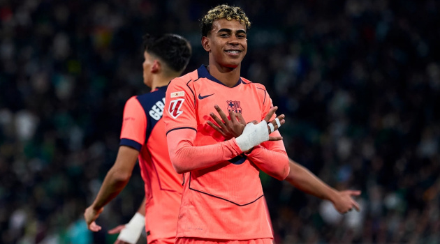 Lamine Yamal: Sự tiến hóa của một thiên tài bóng đá, từ cánh phải đến vai trò hộ công