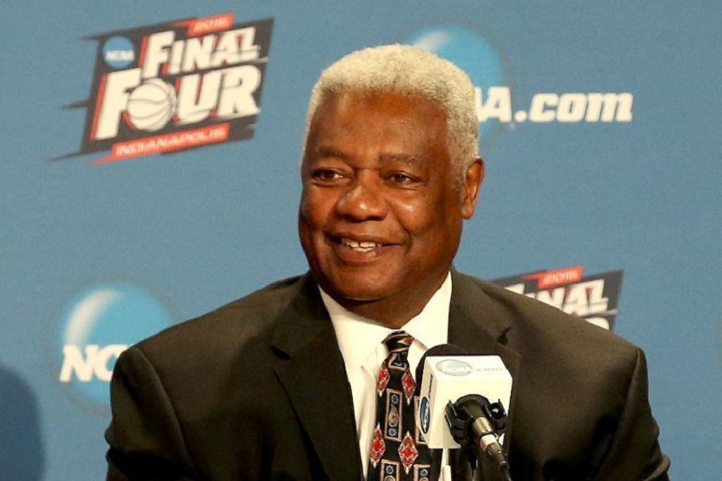 Oscar-Robertson-National-Player-Of-The-Year-Award-10-768x512